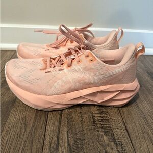 ASICS Novablast size 7.5
